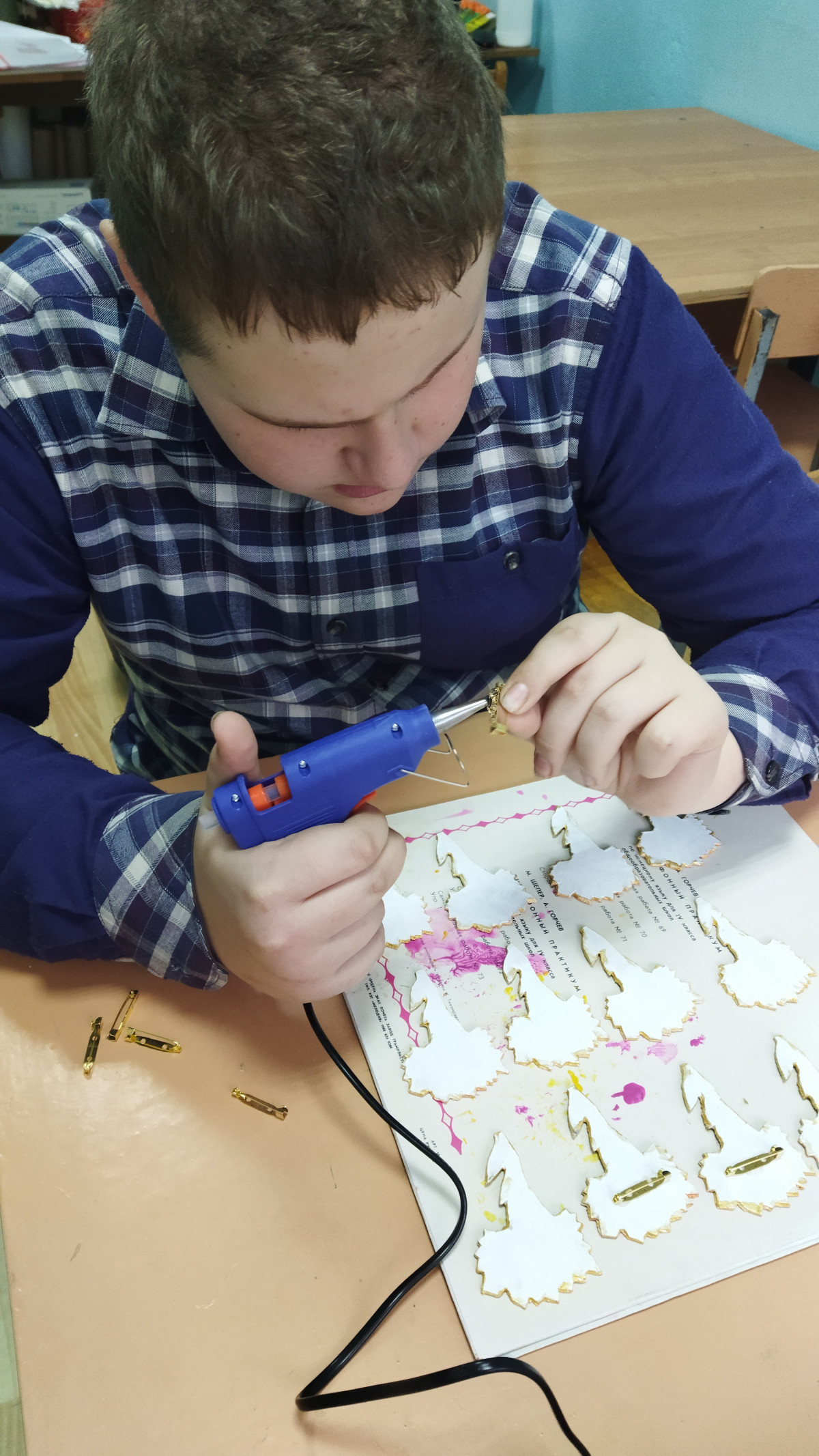 Постер к социальной практике: Красная гвоздика для героя