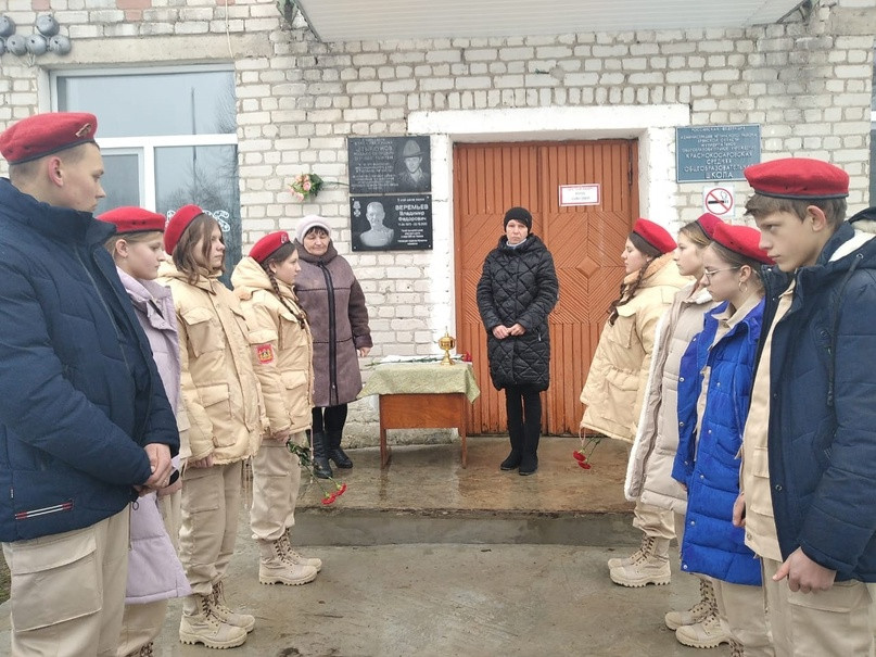 Постер к социальной практике: Героями не рождаются, героями становятся