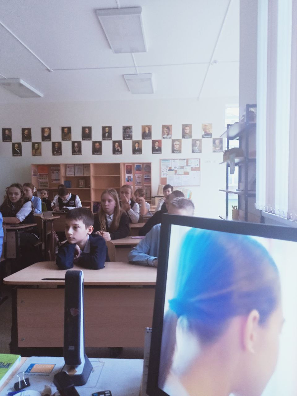 Постер к социальной практике: Помогать легко