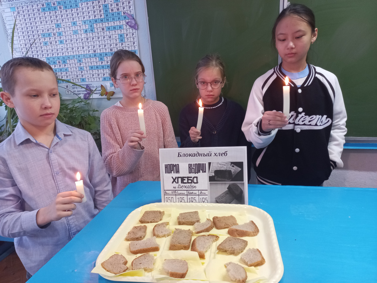 Постер к социальной практике: «Чтим память героев!»