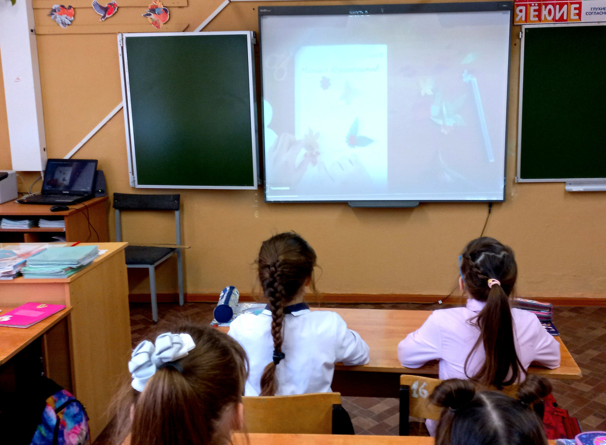 Постер к социальной практике: 8 марта