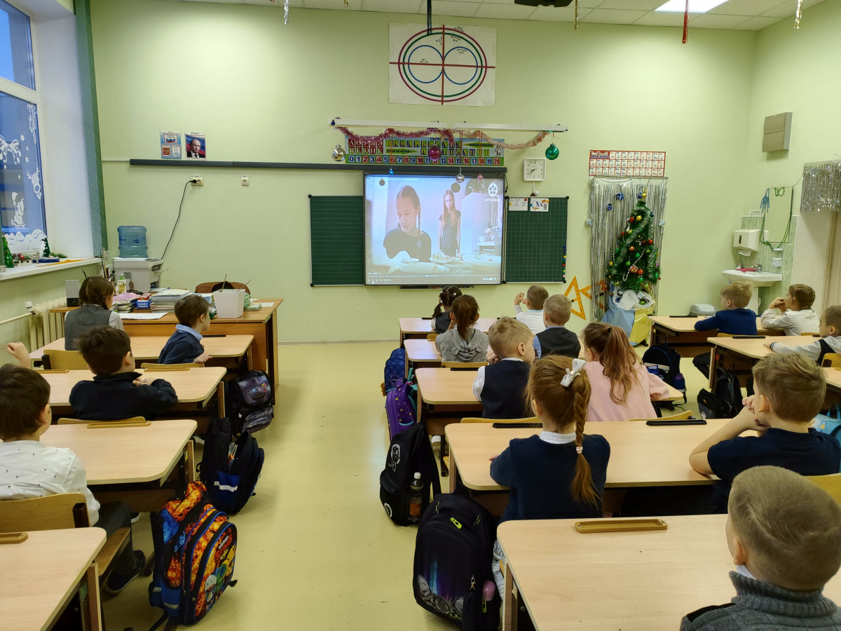 Постер к социальной практике: Помогай людям вокруг себя!