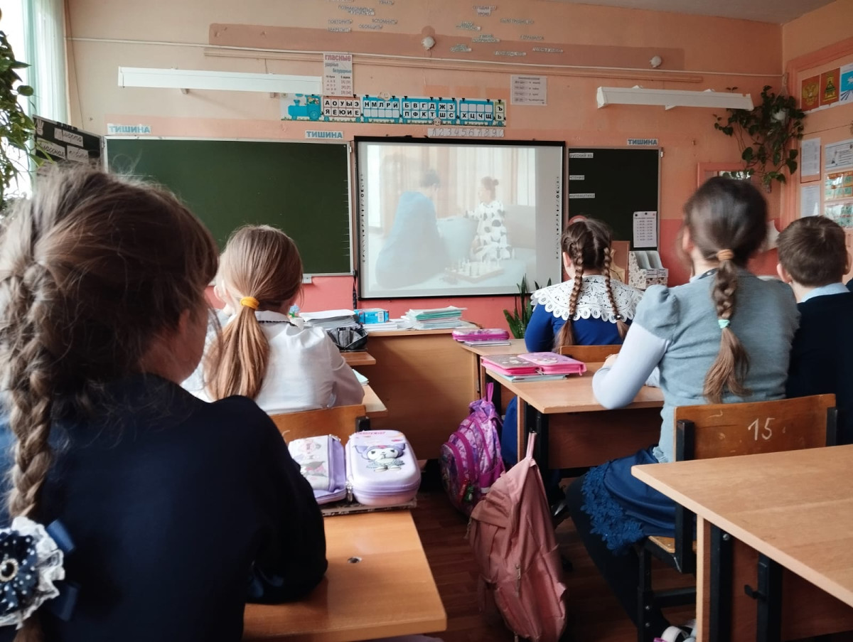 Постер к социальной практике: 8 марта