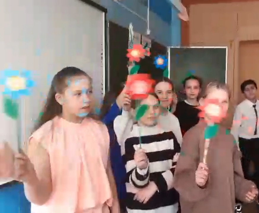 Постер к социальной практике: С праздником, девчонки!