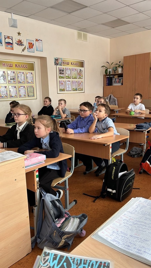 Постер к социальной практике: Я хочу, чтобы наша планета Земля сияла чистотой!