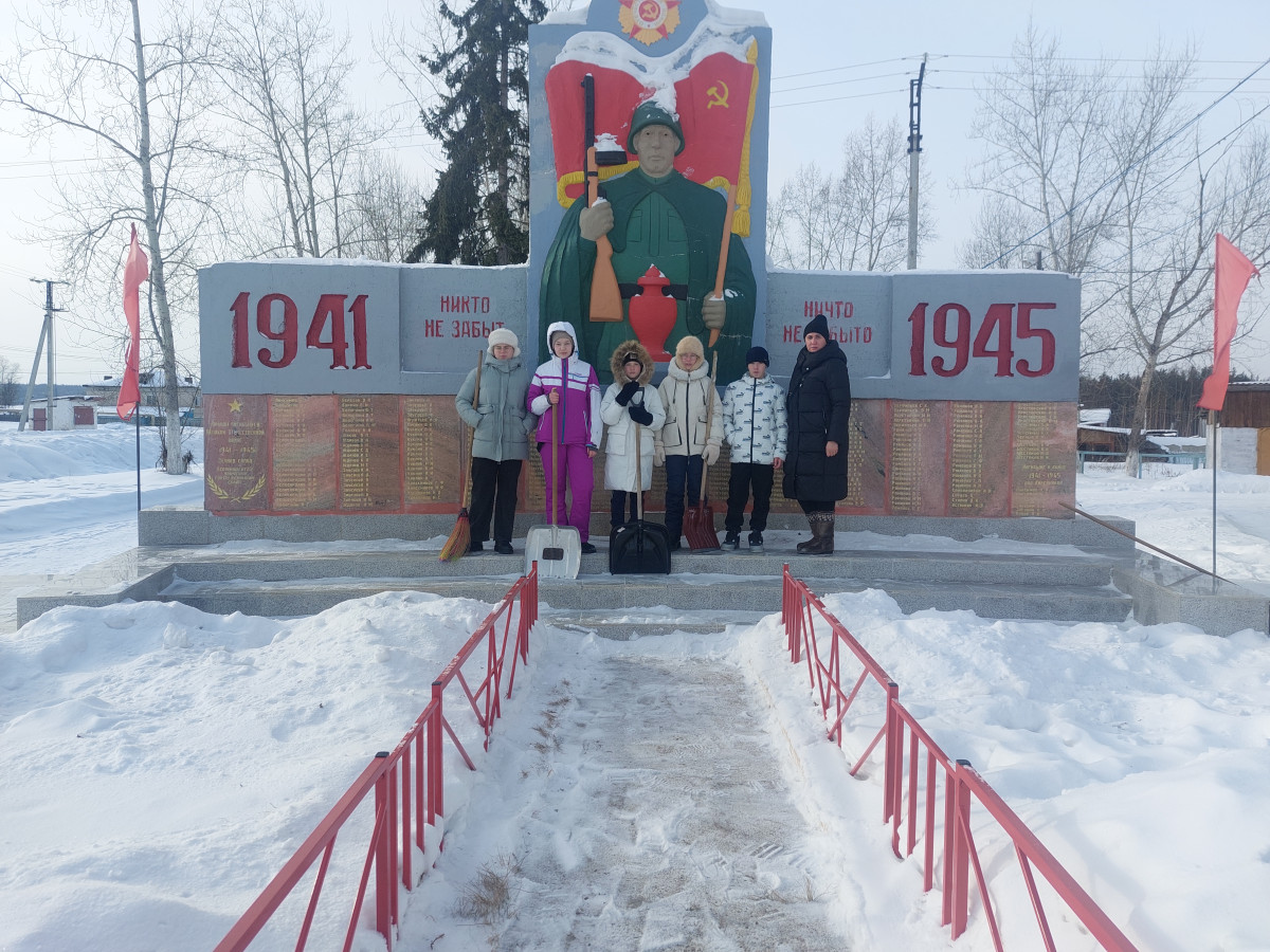 Постер к социальной практике: Чтим память героев.
