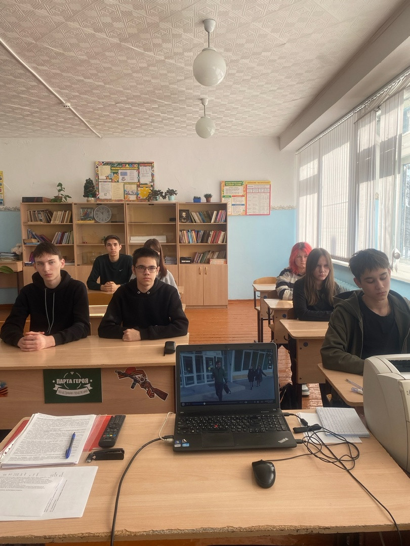 Постер к социальной практике: Созидательный труд