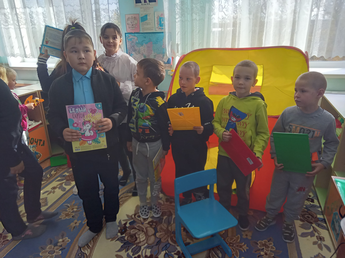 Постер к социальной практике: Коллективная помощь воспитателям
