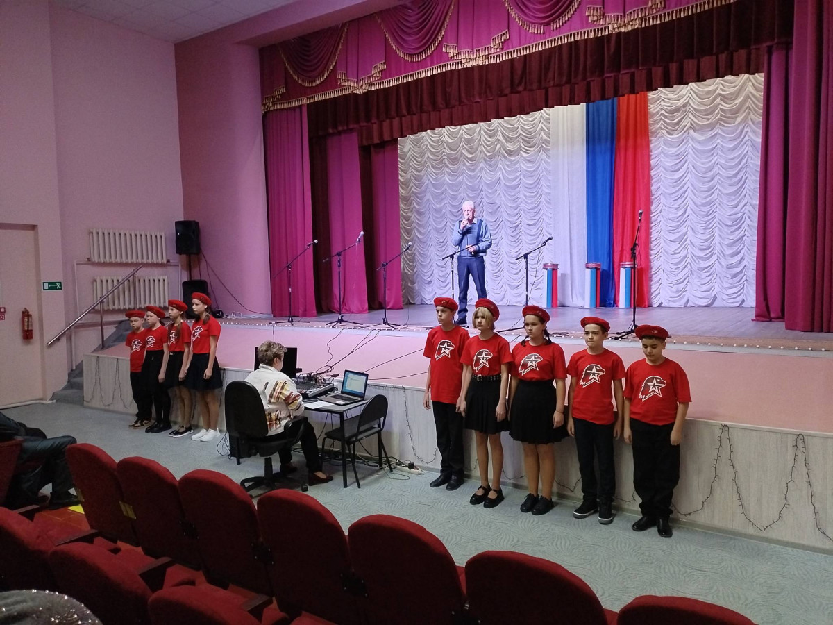 Постер к социальной практике: Мы поддерживаем героев
