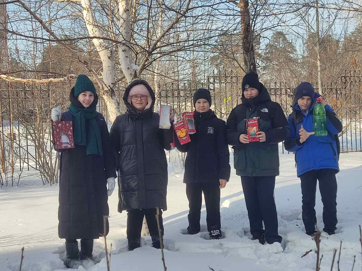 Постер к социальной практике: Изготовление кормушек птицам.