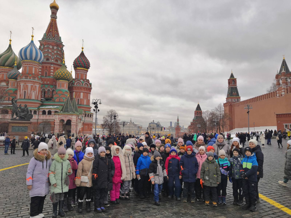 Постер к социальной практике: Новогодний подарок детям от родителей!
