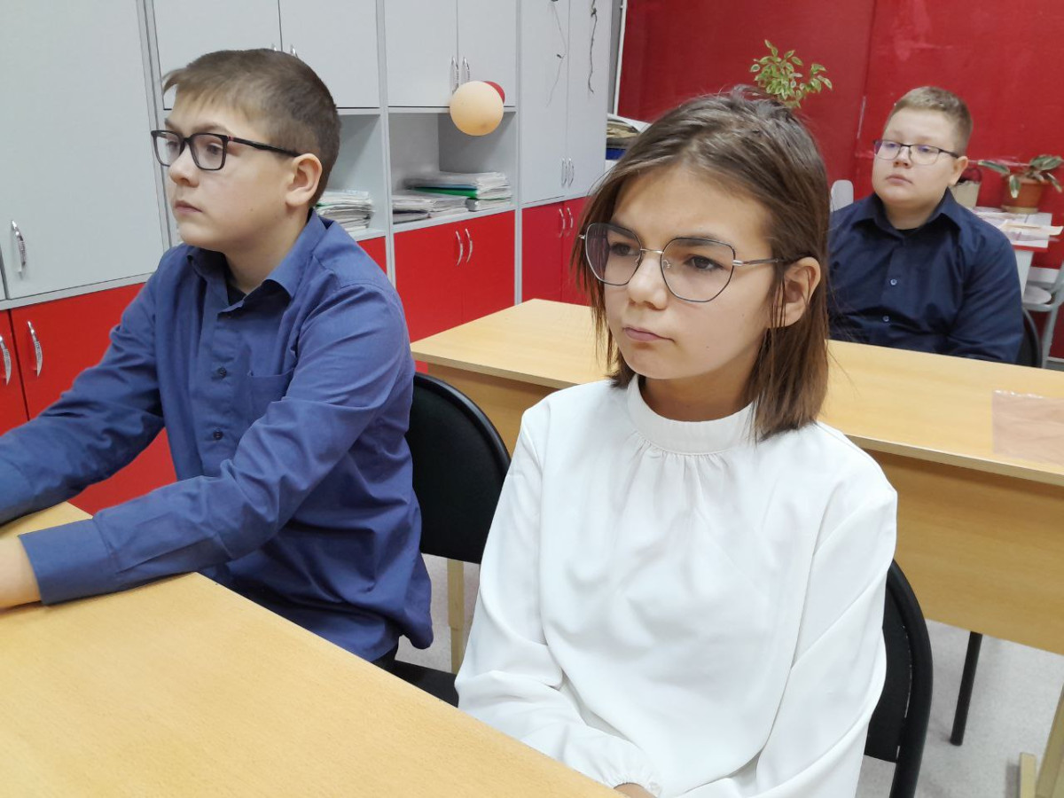 Постер к социальной практике: Школьные ботаны