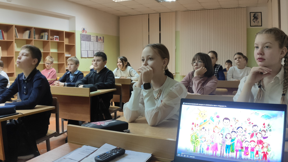 Постер к социальной практике: Протяни руку помощи