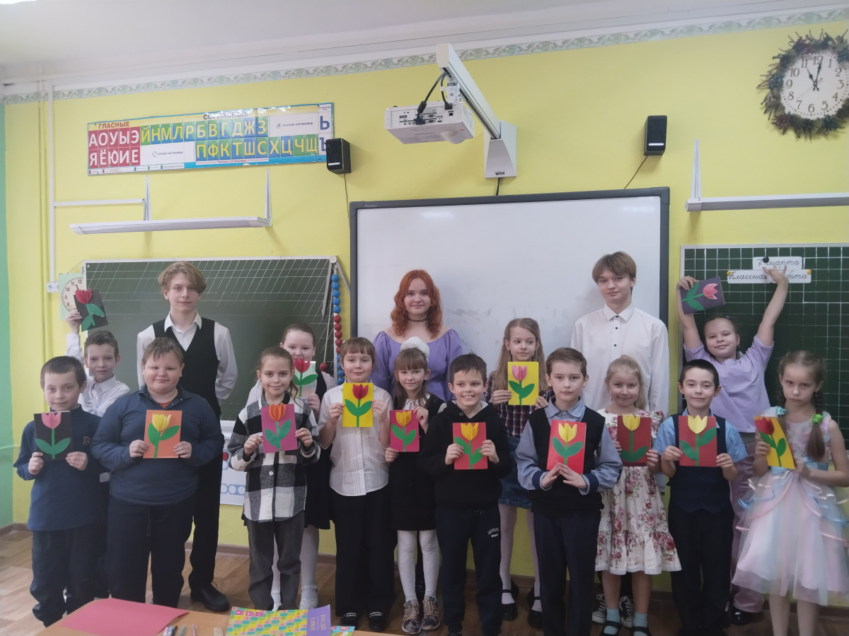 Постер к социальной практике: 8 марта💐