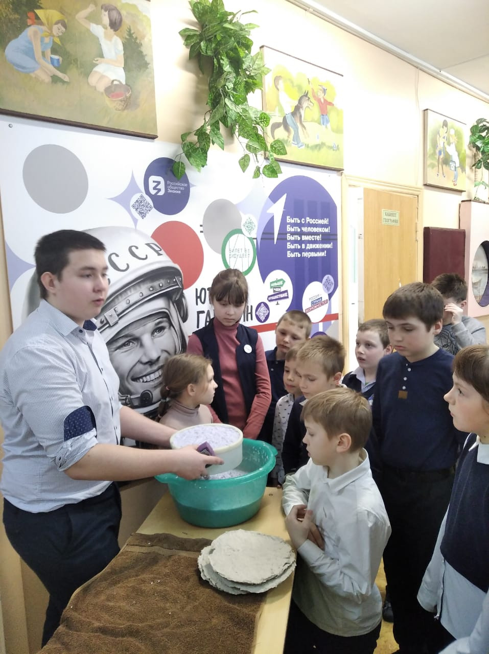 Постер к социальной практике: Хорошие работники,всегда на субботнике!