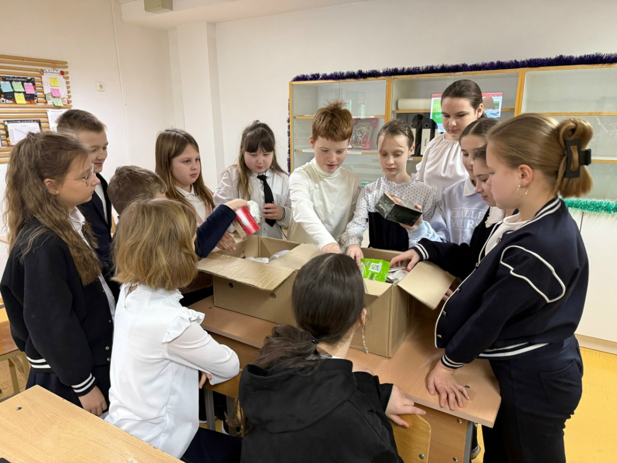 Постер к социальной практике: "Баночка варенья, кружка и конфеты"