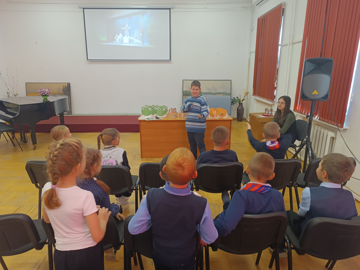 Постер к социальной практике: Уважая других, ты себя уважаешь