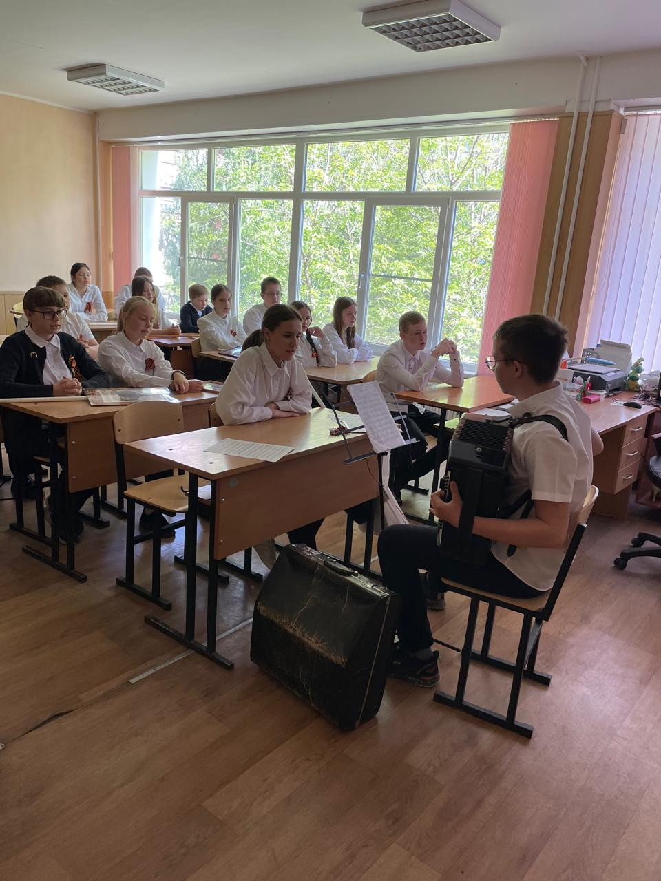 Постер к социальной практике: Поющий май