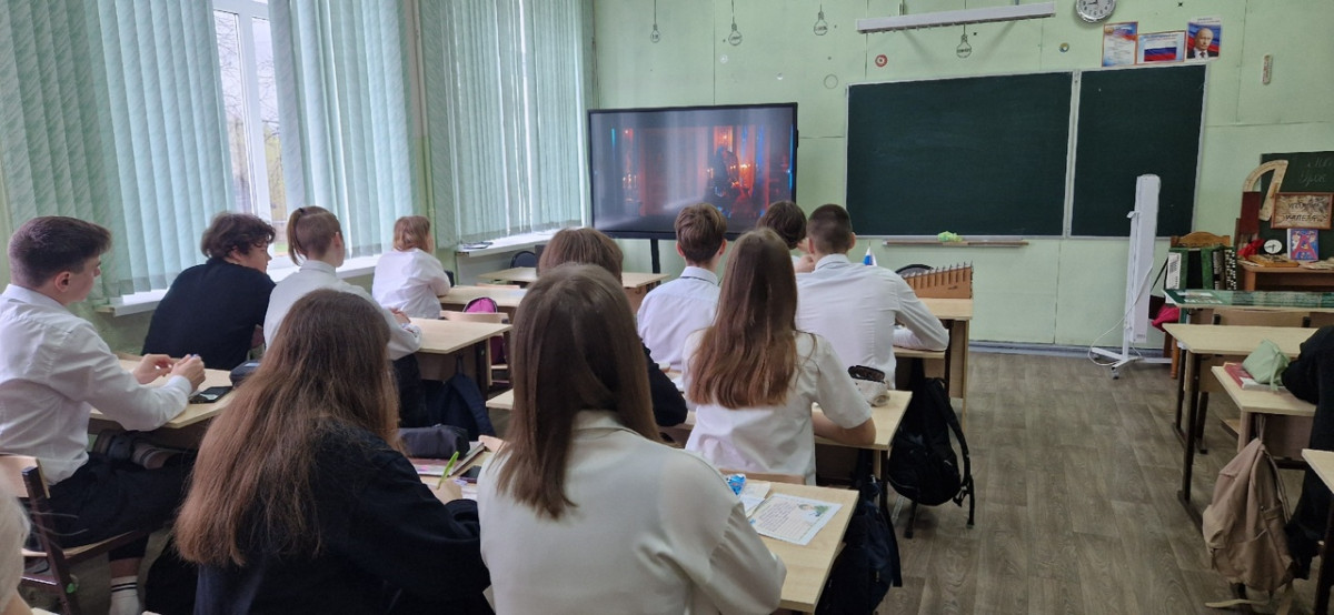 Постер к социальной практике: "Белые цветы сентября"
