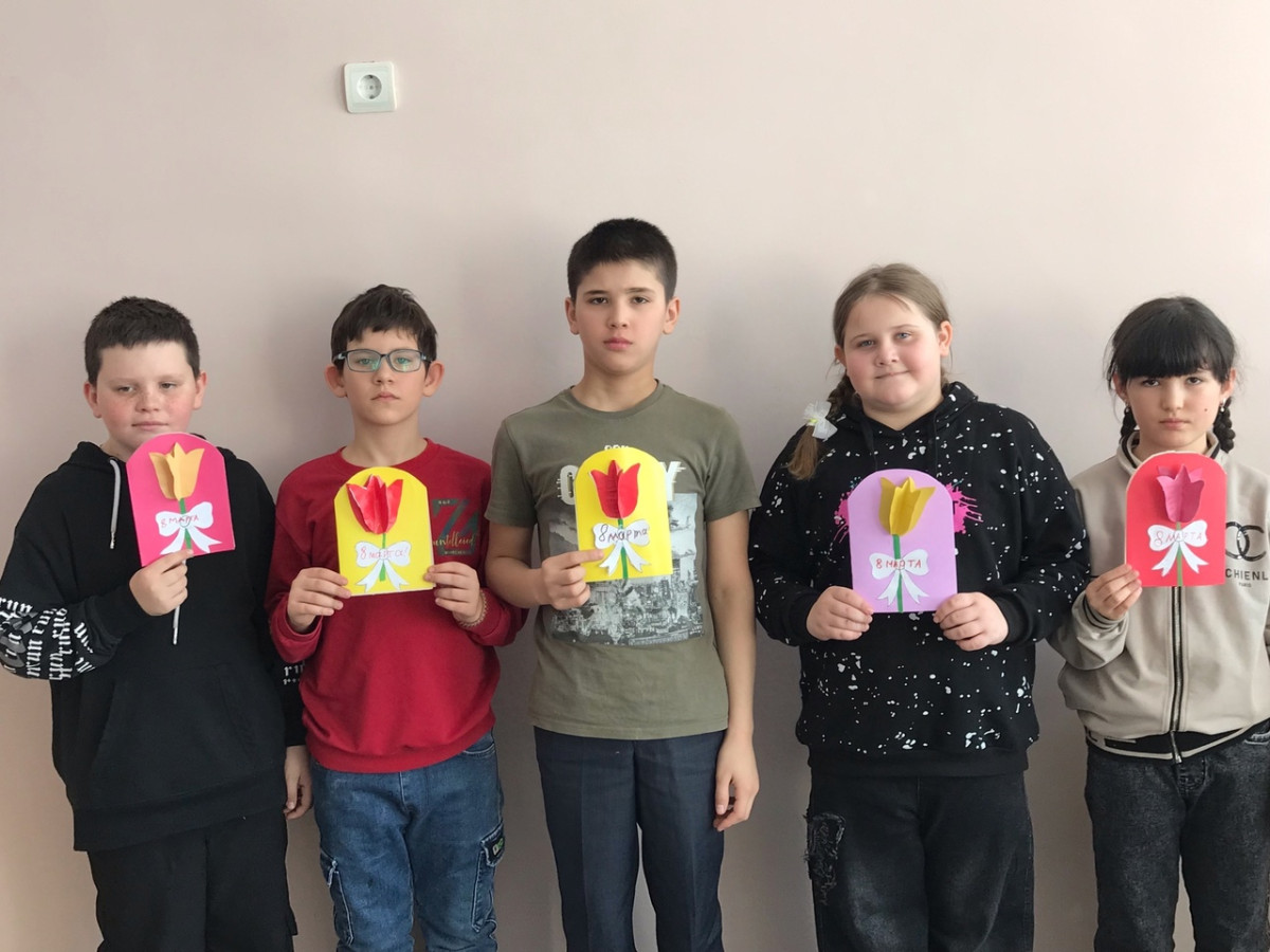 Постер к социальной практике: 8 марта