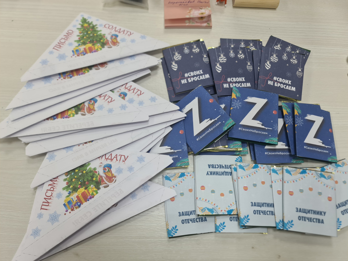 Постер к социальной практике: Плетение браслетов выживания для солдат СВО