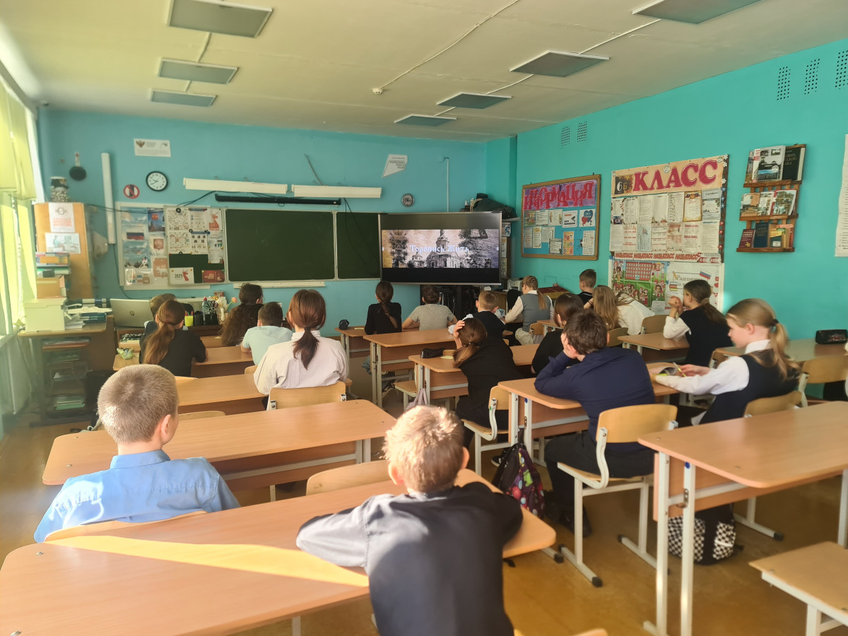 Постер к социальной практике: Проведение киноурока "Торопись жить" в 5в классе