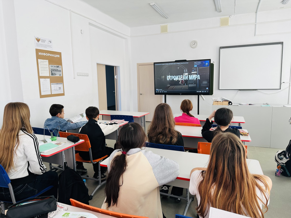 Постер к социальной практике: Профессии бывают разные