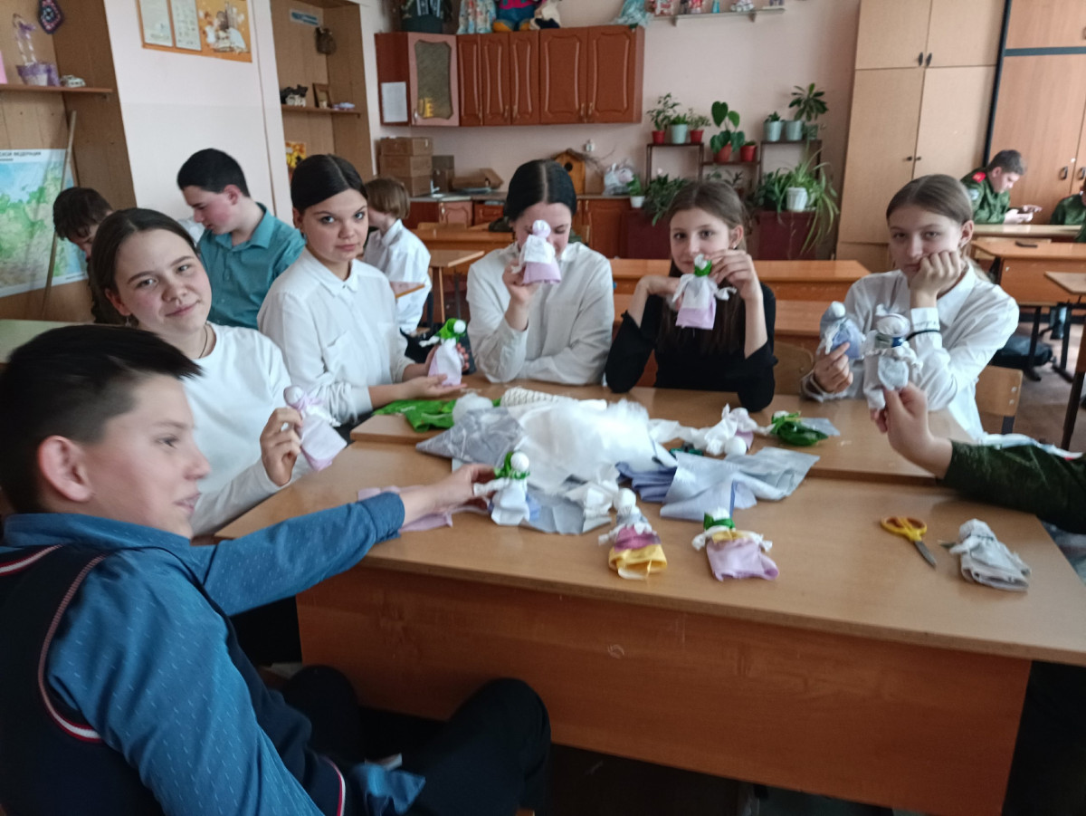 Постер к социальной практике: Оберег для СВОих