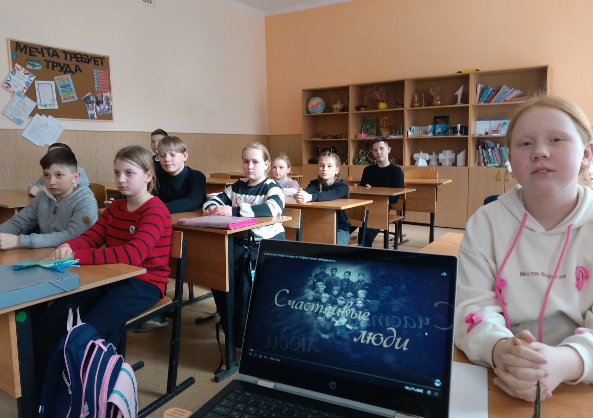 Постер к социальной практике: Быть счастливыми несмотря ни на что!