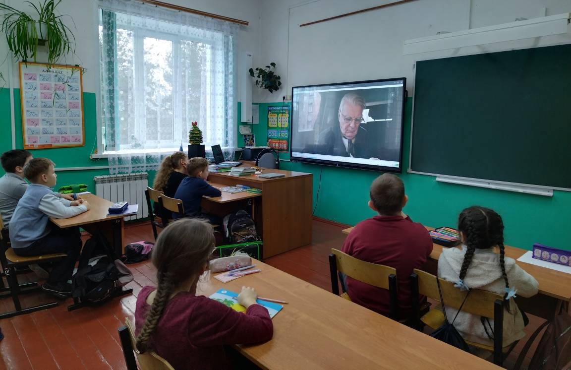 Постер к социальной практике: Благо людей в жизни, а жизни — в работе.