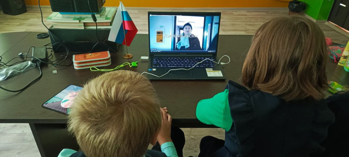 Постер к социальной практике: Хорошие песни объединяют поколения