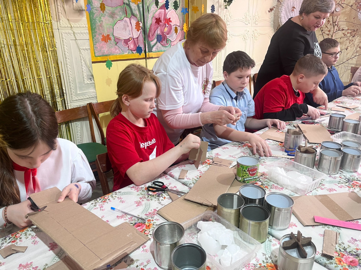 Постер к социальной практике: «Свет в окопах: дети — защитникам»