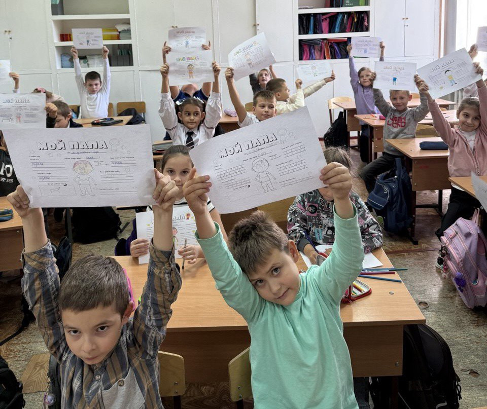 Постер к социальной практике: Дружба начинается с семьи!