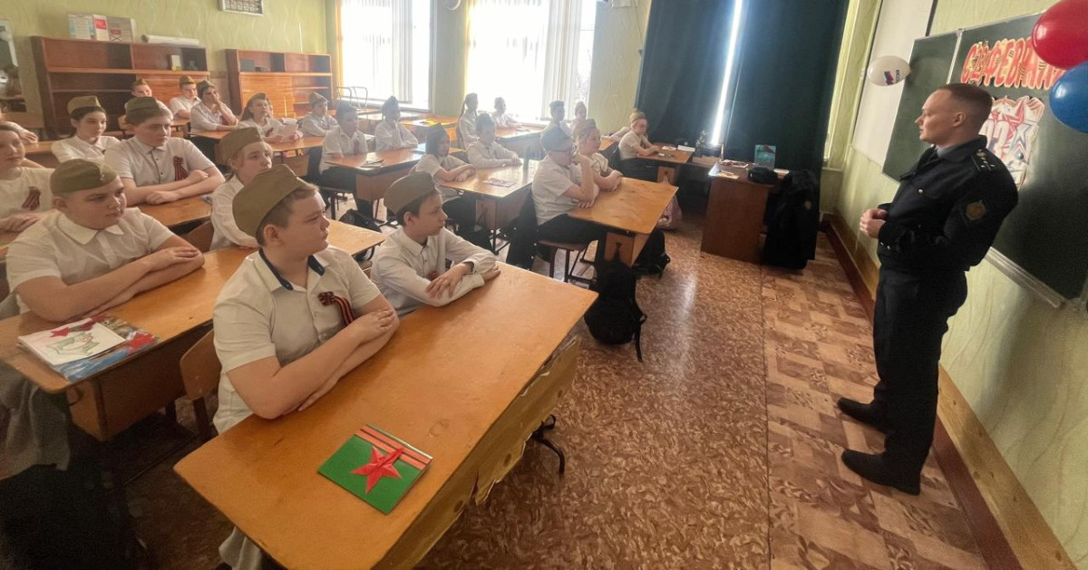 Постер к социальной практике: Изготовление поздравительных открыток для защитников  границы нашей Родины