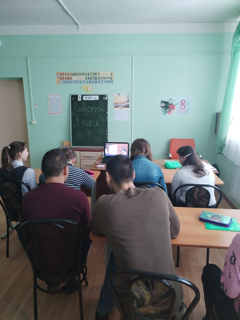 Постер к социальной практике: Поделись улыбкою своей и она к тебе не раз еще вернётся.