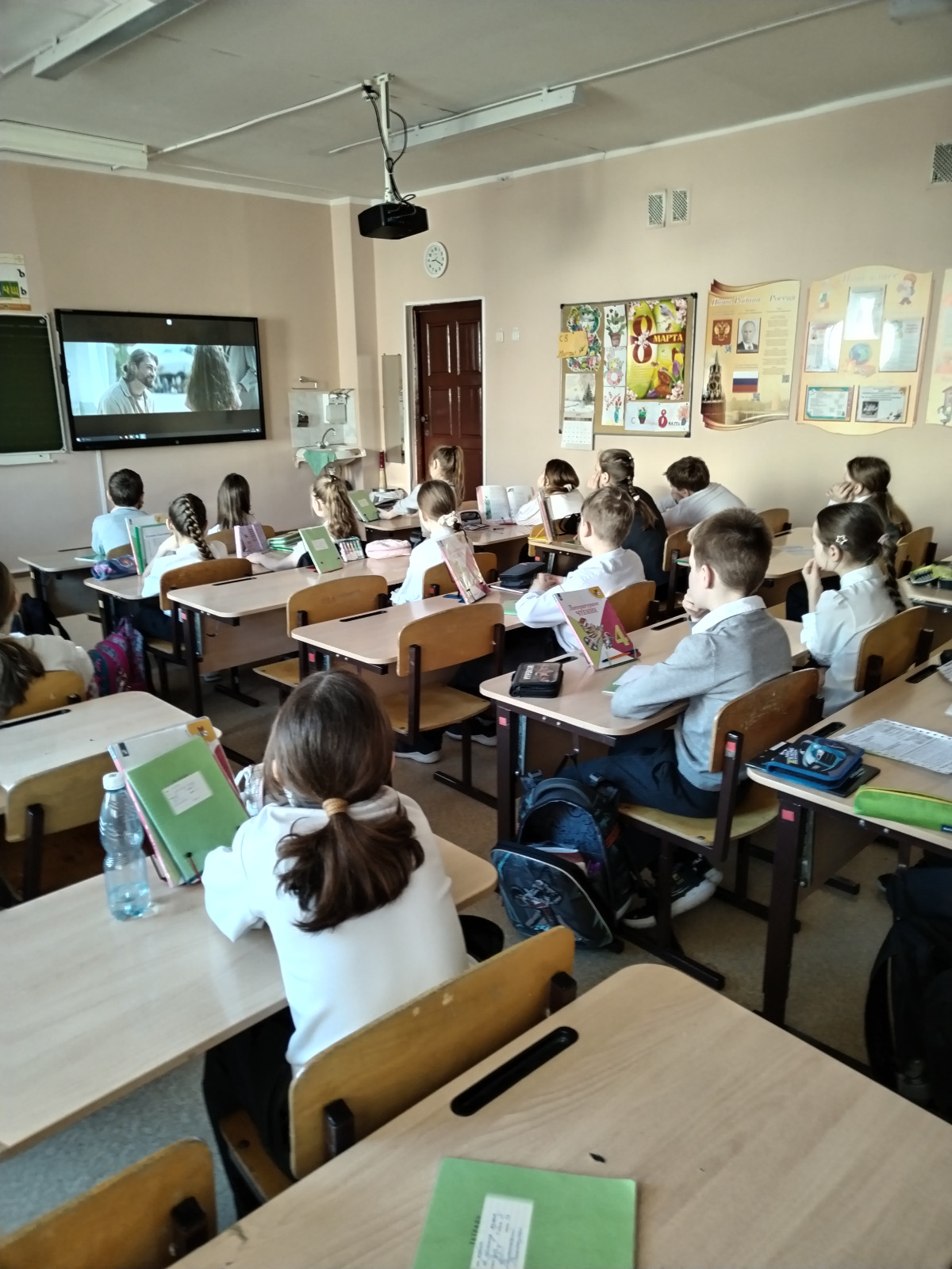 Постер к социальной практике: Во имя людей.