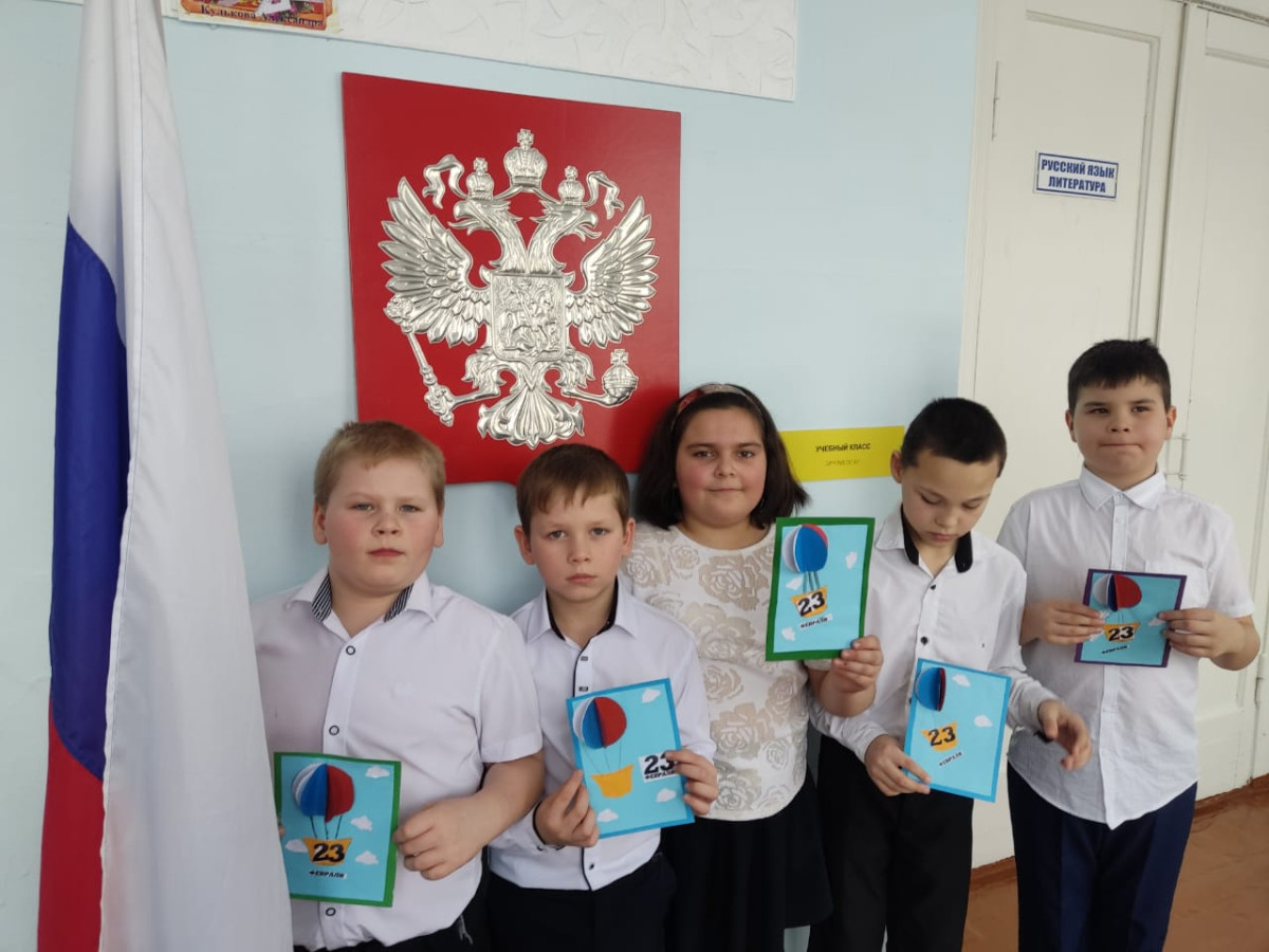 Постер к социальной практике: Равнение на героев!