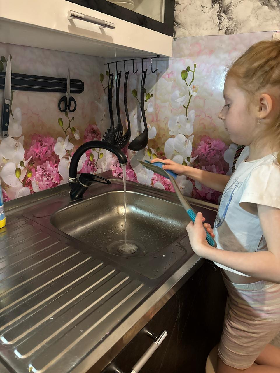 Постер к социальной практике: «Если каждый из нас будет  отзывчивее, то наш мир будет лучше и счастливее»