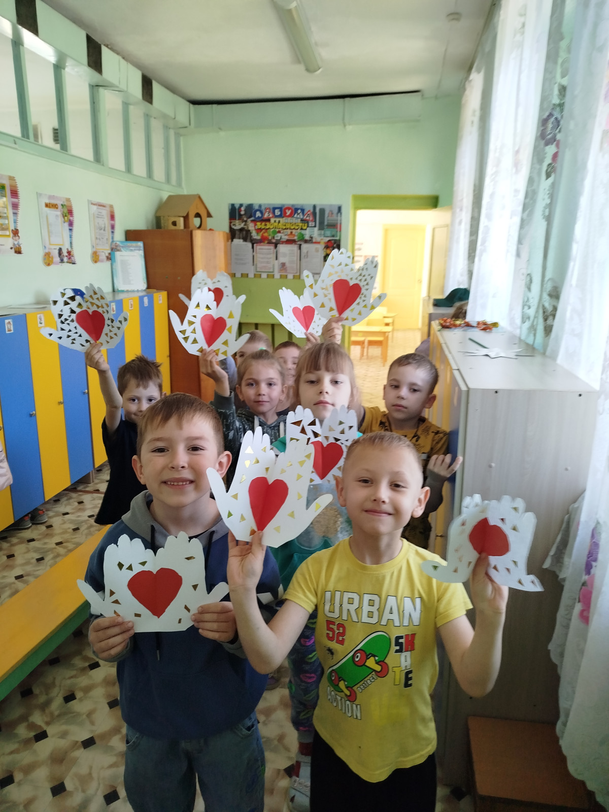 Постер к социальной практике: "Подарок малышам"