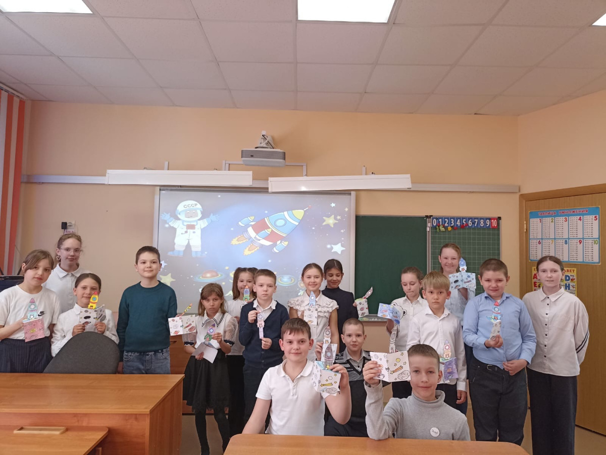 Постер к социальной практике: Космические поделки