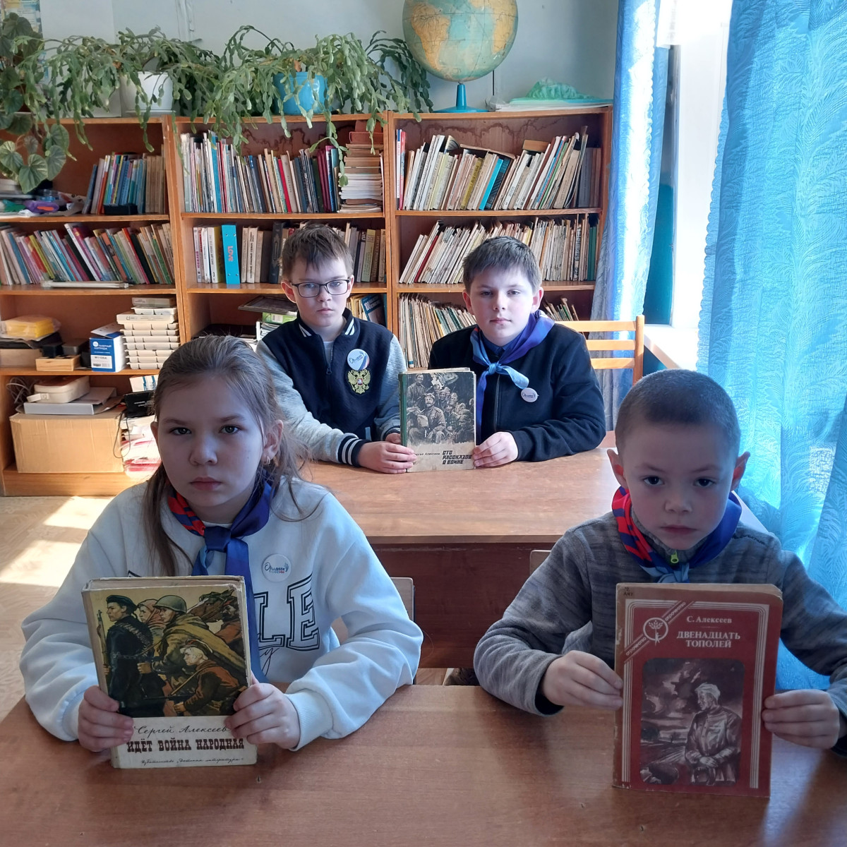 Постер к социальной практике: " Читаем книги о войне и подвигах народа".