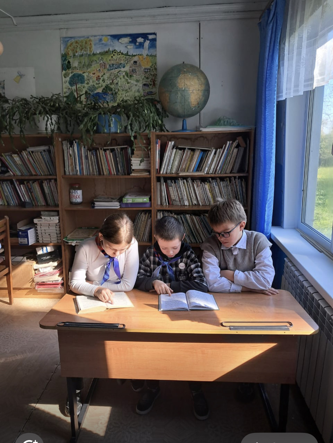 Постер к социальной практике: Нас мало, но мы вместе!