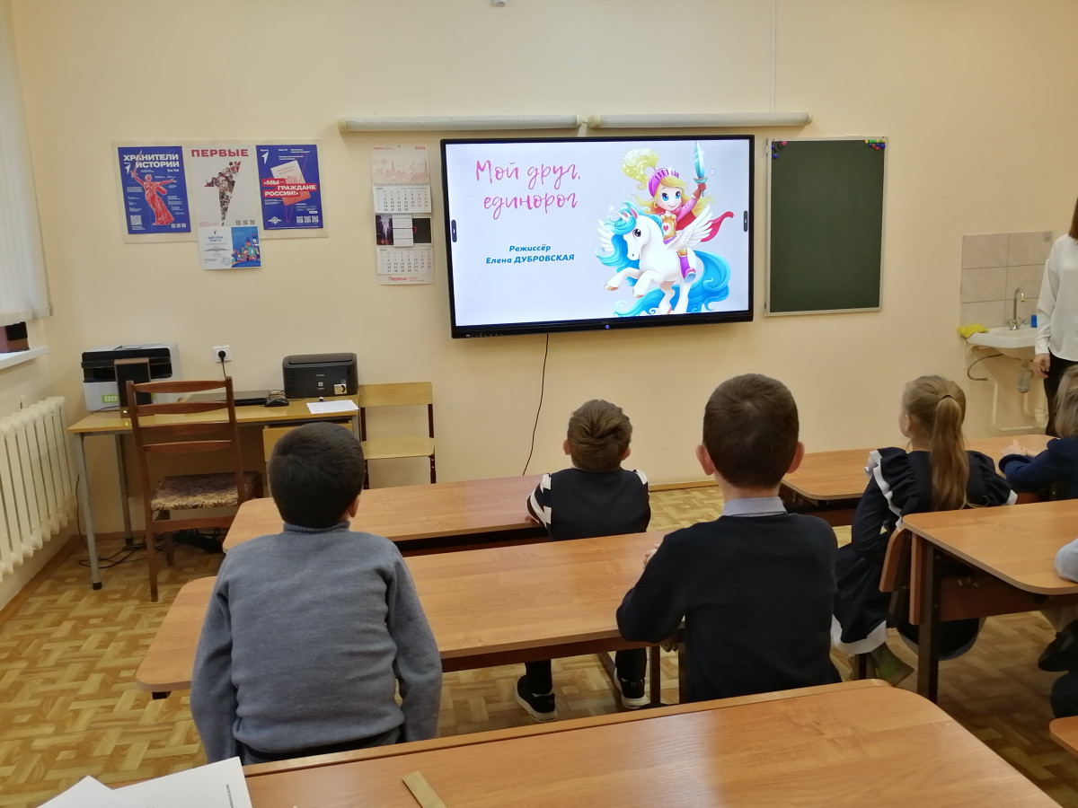 Постер к социальной практике: Оказание помощи.