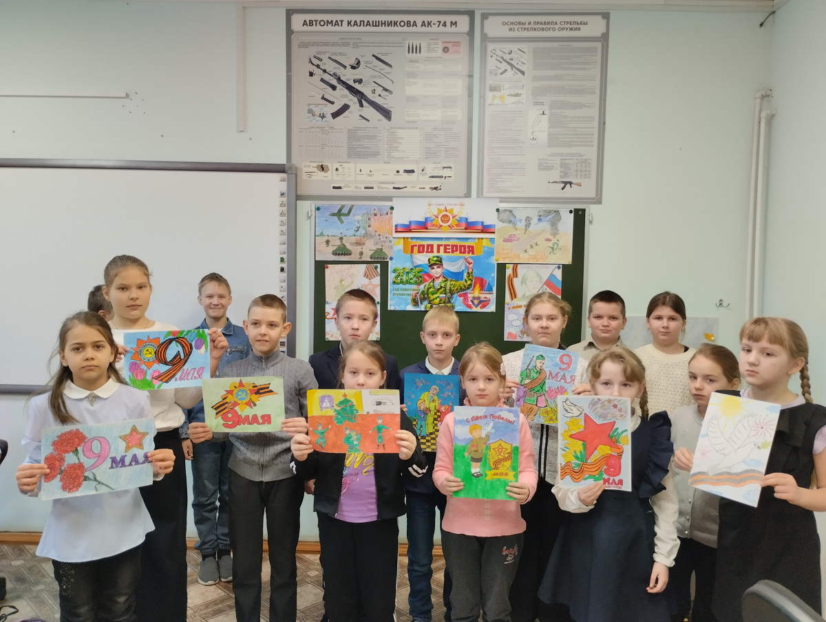 Постер к социальной практике: Выставка рисунков "Год защитника Отечества"