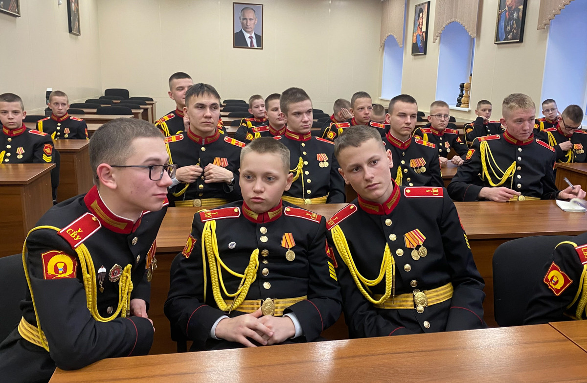 Постер к социальной практике: Есть такая профессия Родину защищать