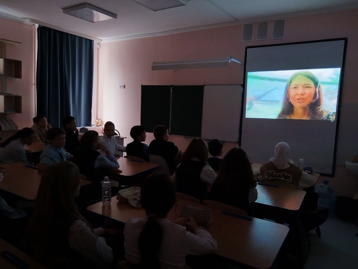 Постер к социальной практике: Преодолевать трудности через дружбу