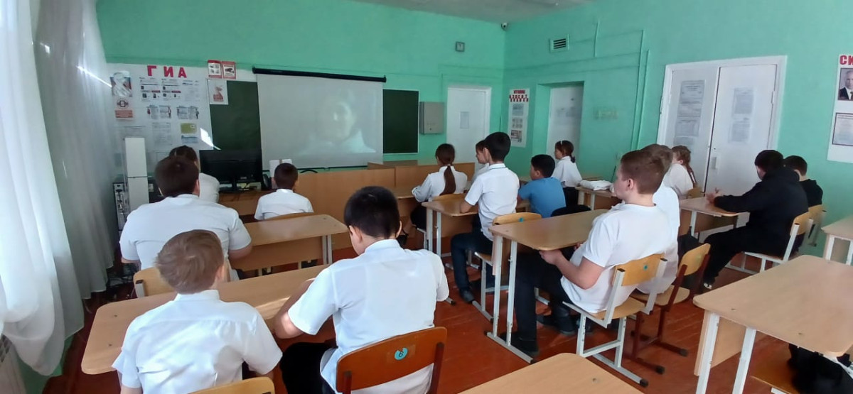 Постер к социальной практике: Посылка бойцам