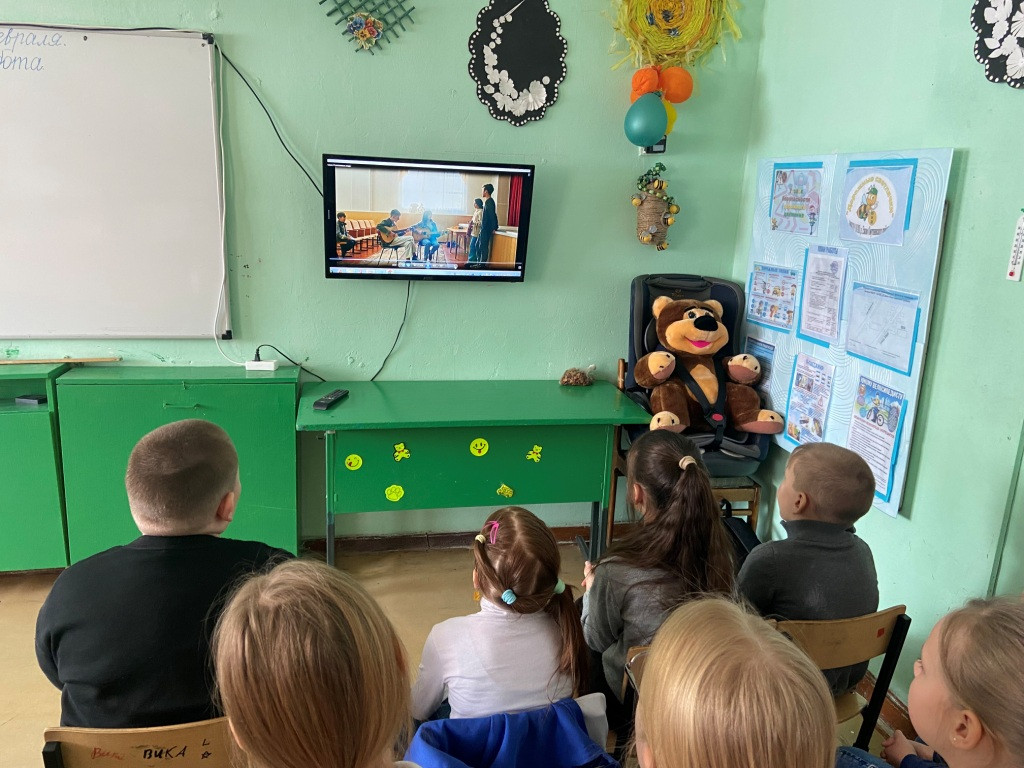 Постер к социальной практике: Дарить радость другим – вот это счастье!