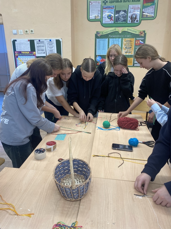 Постер к социальной практике: Плетем вместе...