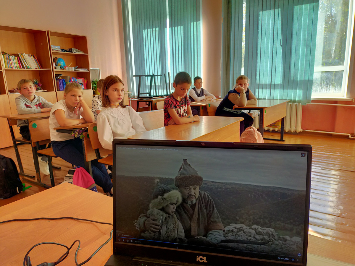 Постер к социальной практике: экологическая экскурсия в природу "Удивительный мир природы"